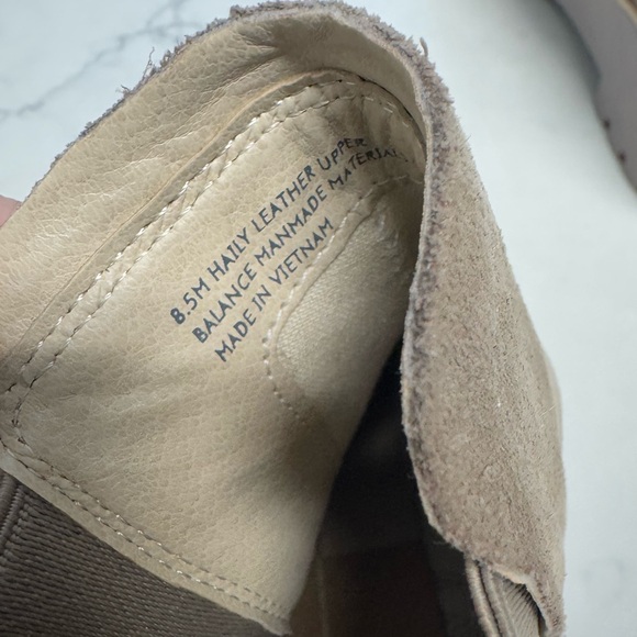 Dolce Vita Hailey Suede Pull on Block Heel
Boots Size 8.5M - Picture 8 of 8